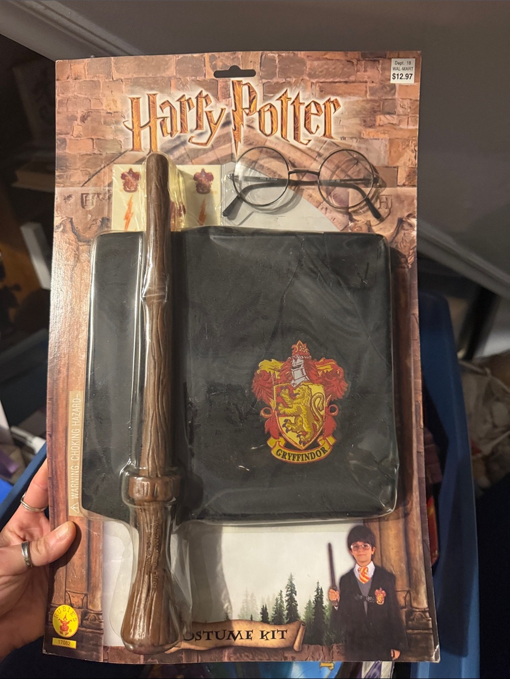 Warner Bros. Gryffindor Black Wallet with Red & Gold Crest and Brown Wand
